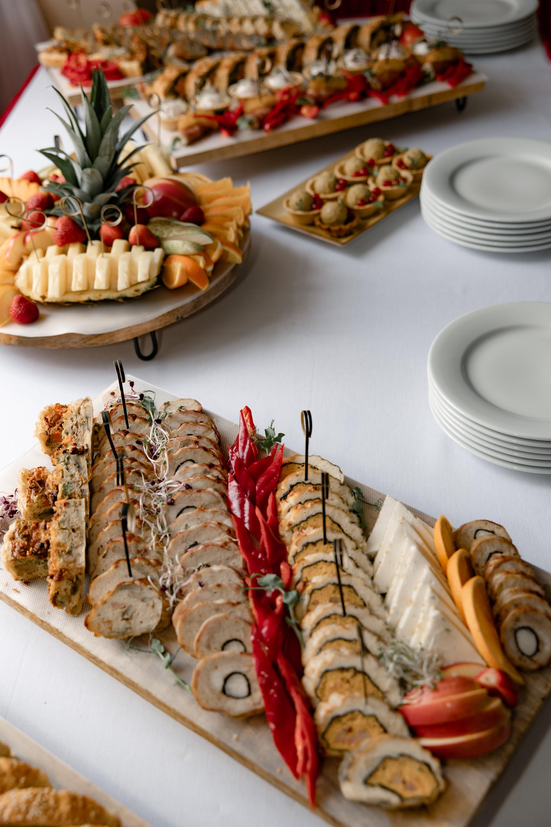 Buffet st&uring;l na firemn&iacute; akci